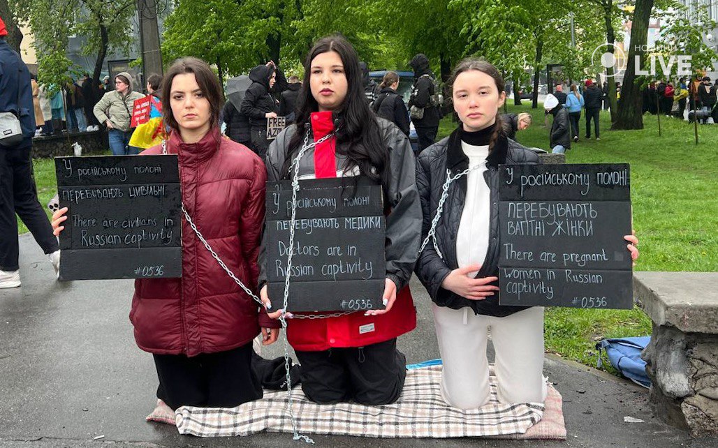 Не молчи, плен убивает — киевляне вышли на акцию поддержки военнопленных - фото 1