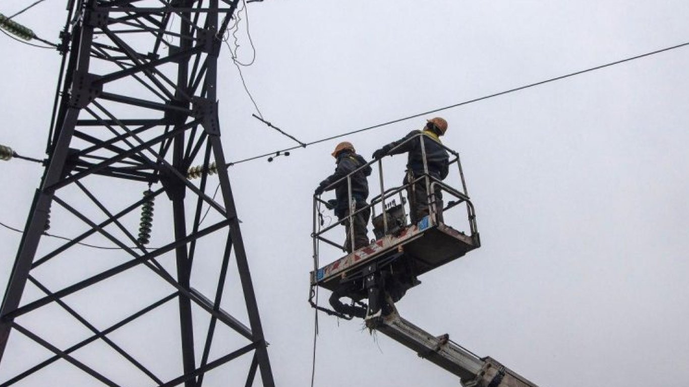 Тарифы на электричество — в Минэнергетики рассказали, повысят ли цены после атак РФ