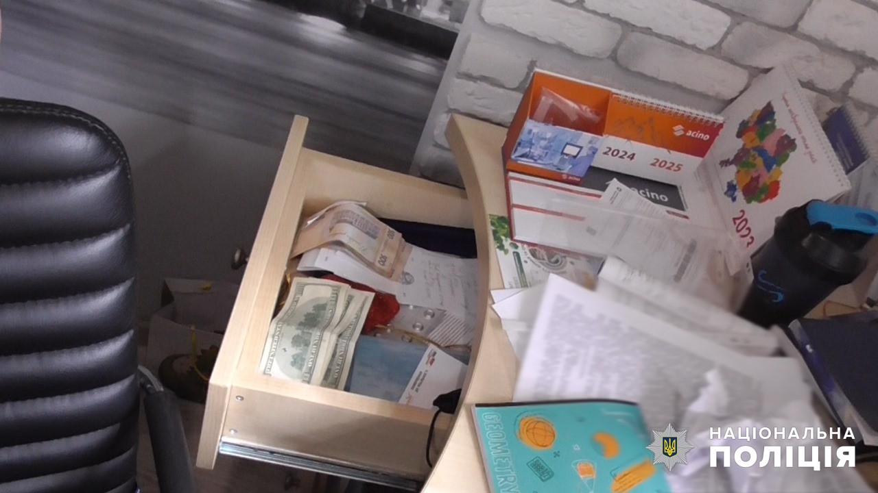 Відстрочка від армії за хабар — на Одещині викрили посадовицю центру психічного здоров’я - фото 2