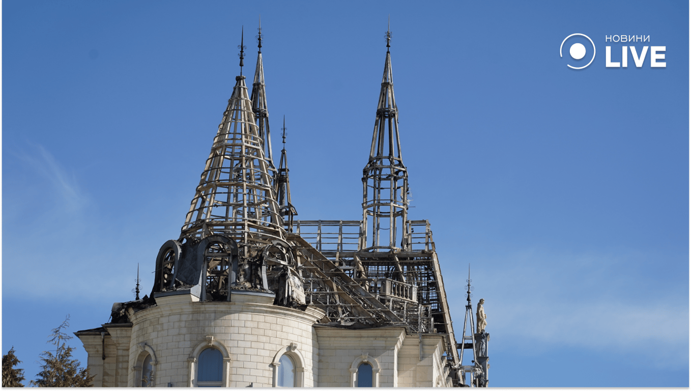 Наслідки пожежі після балістичного удару 29 квітня. Фото: Новини.LIVE/ Юлія Браславська