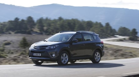 Яку Toyota RAV4 з пробігом можна купити в Україні за 15 000 доларів - 290x166