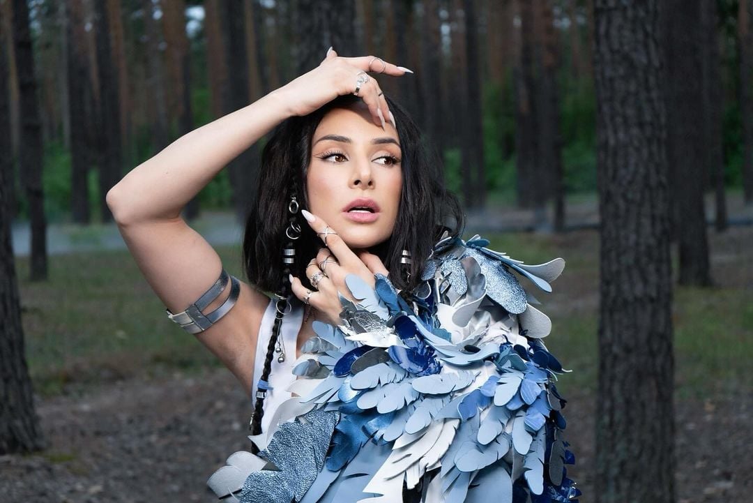 Злата Огневич в новом клипе на саундтрек "Пташка"