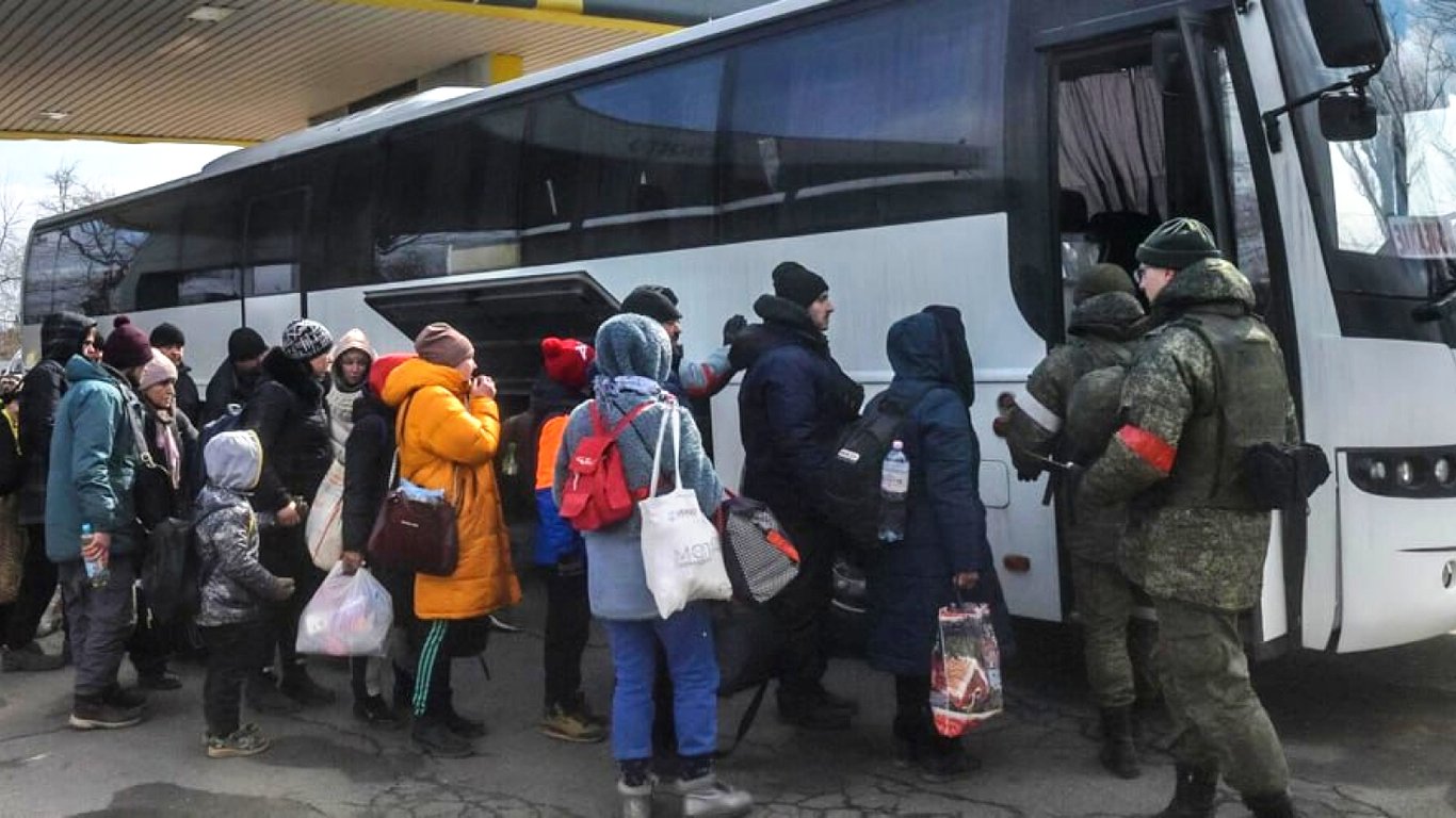 Стало відомо, коли окупанти будуть вивозити дітей з Енергодара до Криму