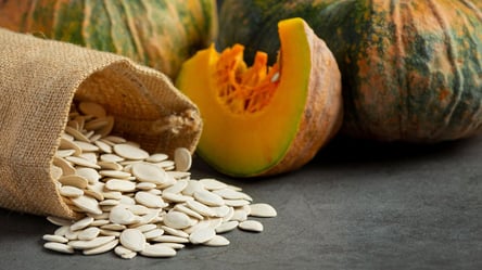 Чому корисно їсти гарбузове насіння — несподівані причини від лікаря - 285x160