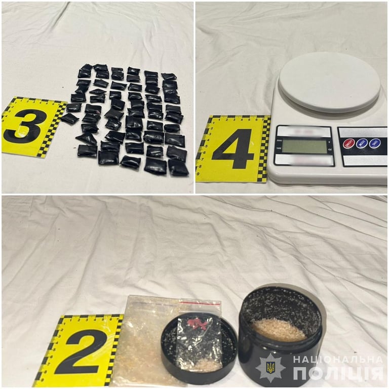 Згортки з наркотиками