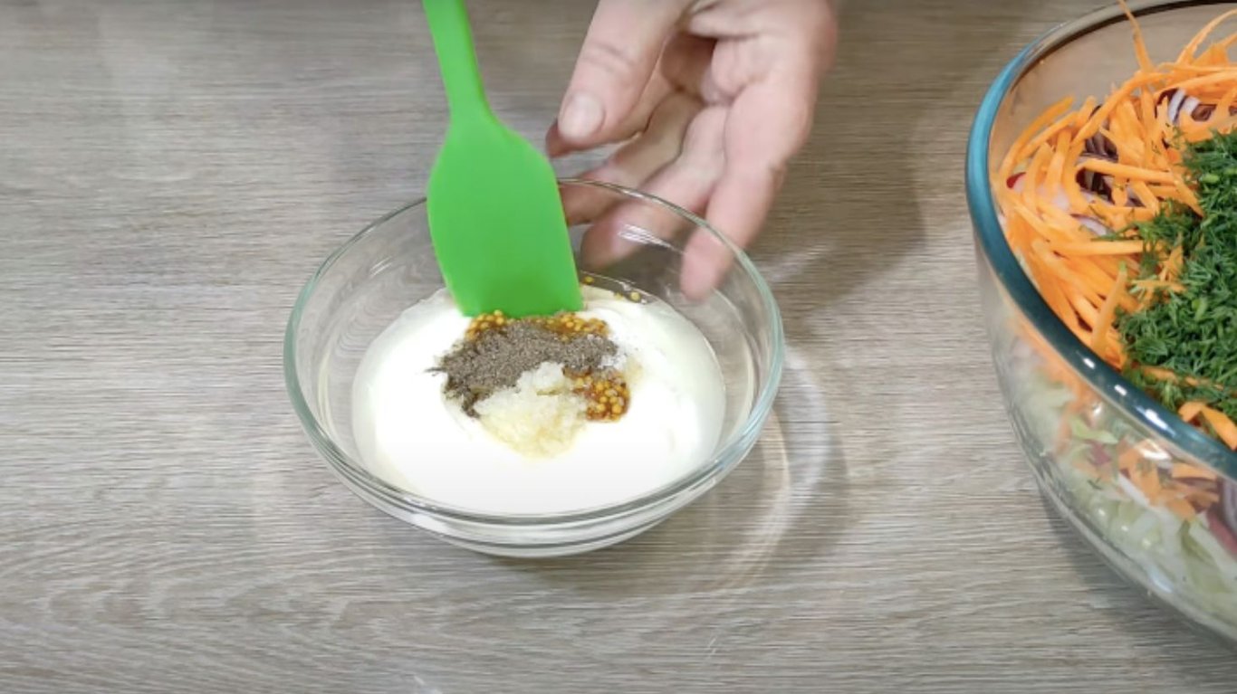 смачний весняний овочевий салат