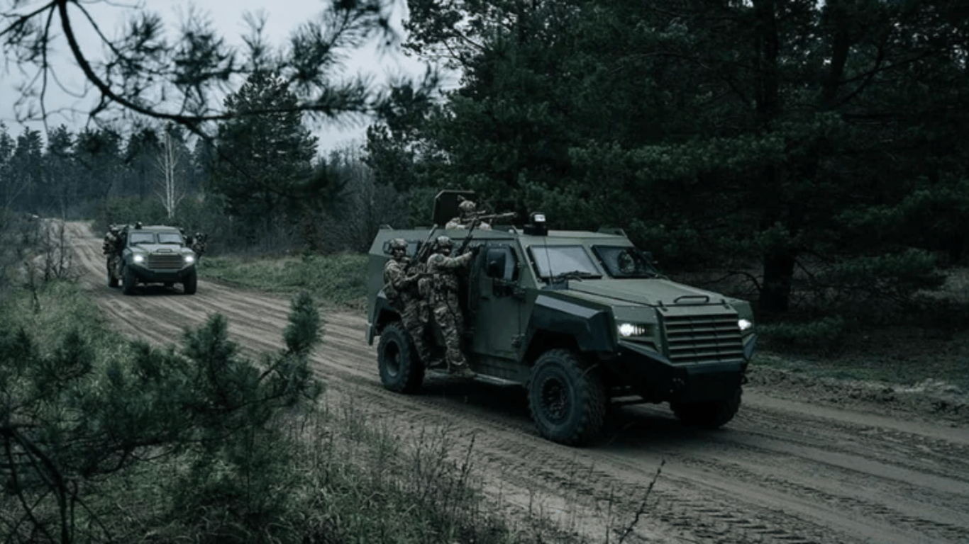 Канада передала українським військовим партію новітніх бронеавтомобілів Senator MRAP