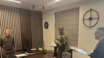 Посадовців СБУ затримали за підозрами у хабарництві - 304x171