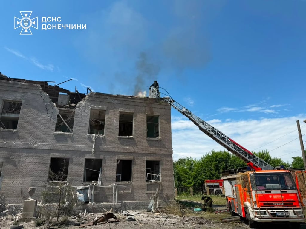 Росіяни скинули три авіабомби на Слов'янськ: серед поранених дитина - фото 2