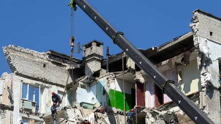 Дарницкий район в руинах: фоторепортаж последствий российских атак - 285x160