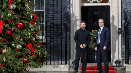 Зеленский начал двусторонние переговоры со Стармером — видео - 285x160