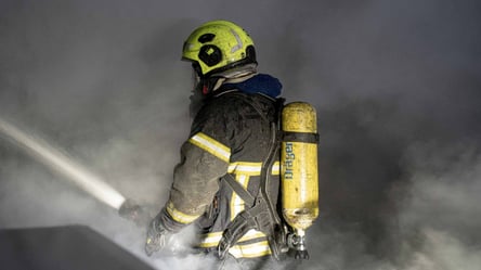 В Киеве на жилой дом упали обломки дрона - 304x171