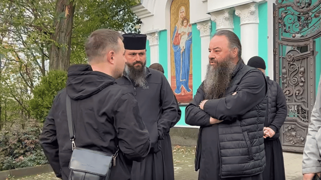 После обысков в монастыре на Буковине местный фотограф получает угрозы от священников