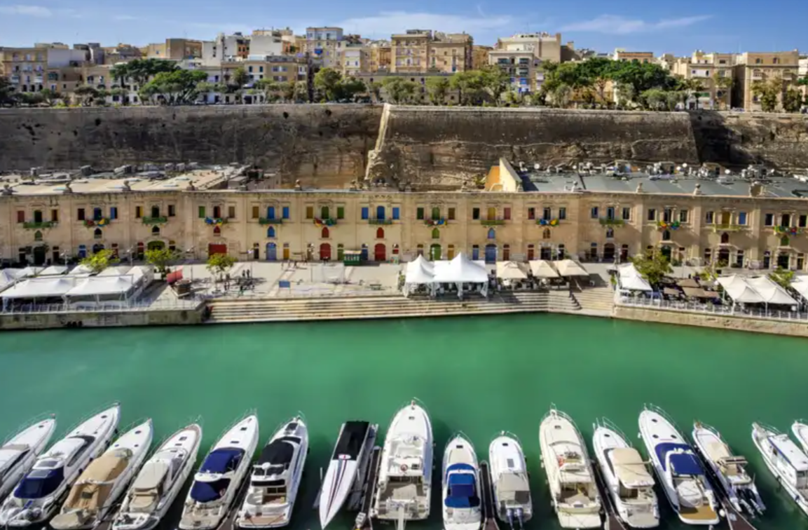 'Золоті' паспорти - де і на яких умовах українцям простіше отримати друге громадянство - фото 3