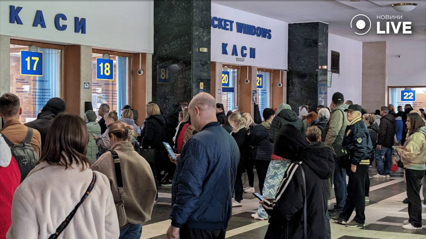 Черги на залізничному вокзалі у Києві