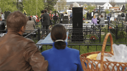 Радониця 2026: дата, як поминати родичів і що нести на цвинтар - 285x160