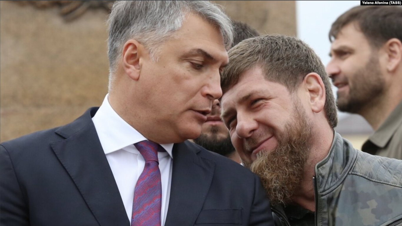 Секс-скандал: у Мережу виклали ніжні фото Кадирова з генералом-стриптизером