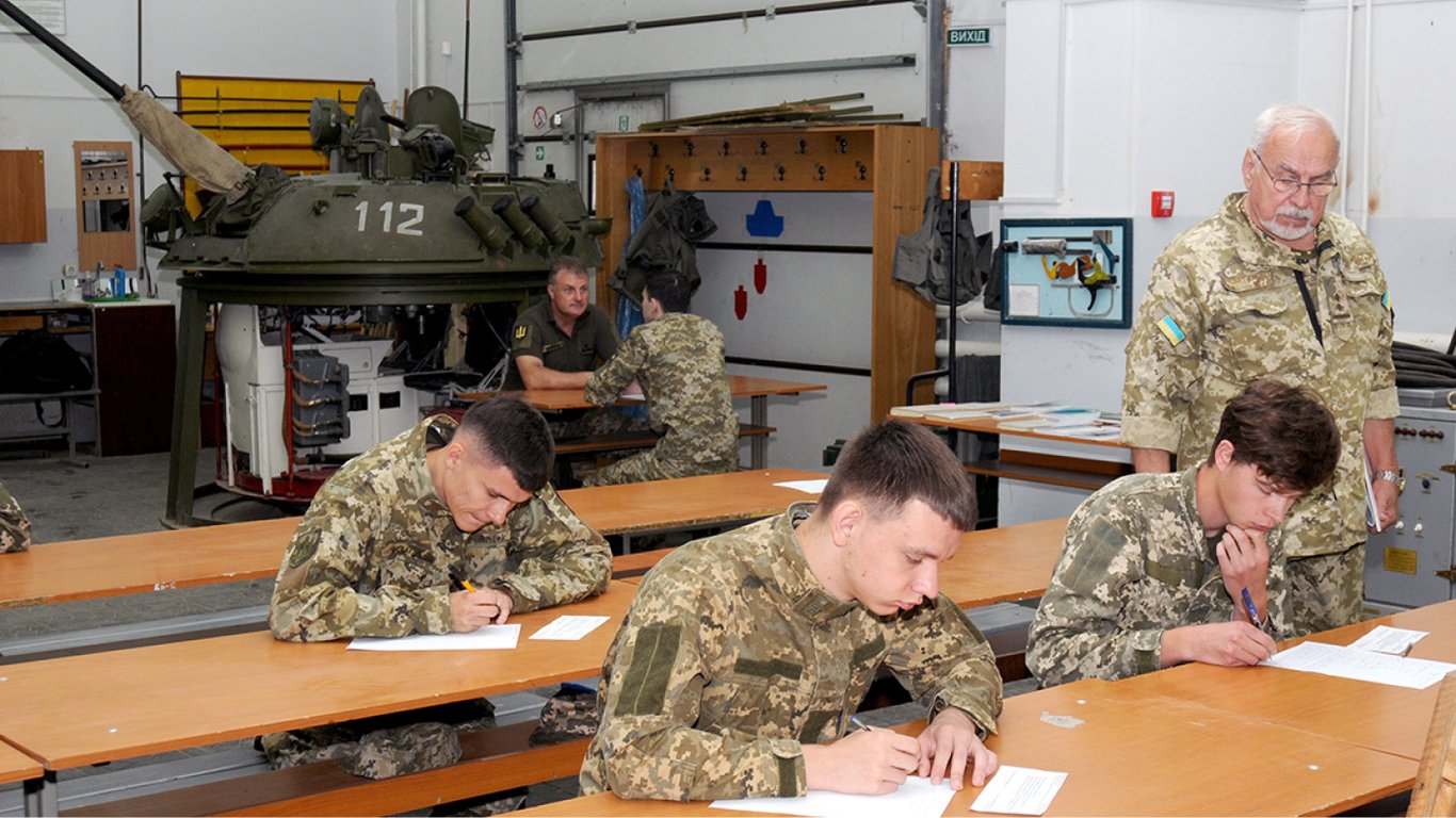 Військова підготовка студентів 2024 — у МОН відповіли, які зміни запровадять