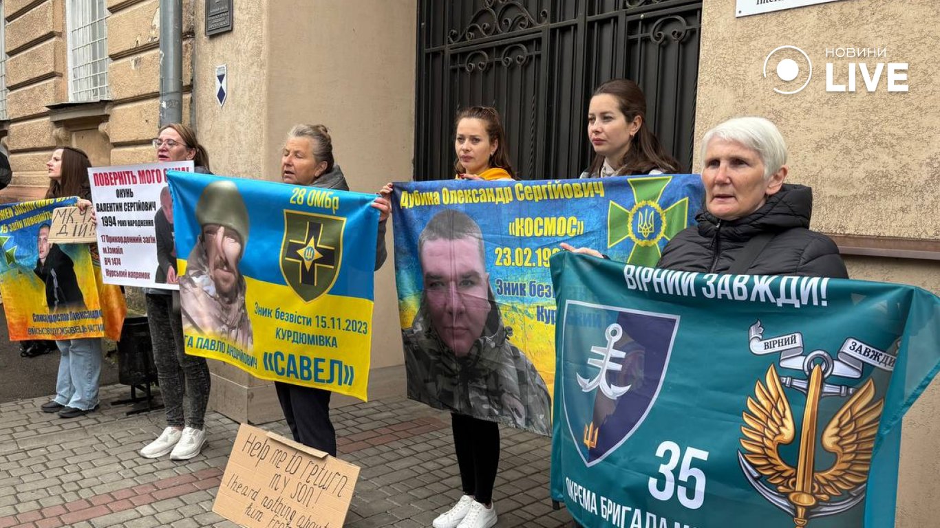 Мітинг та мовний скандал біля Червоного Хреста в Одесі - фото 7