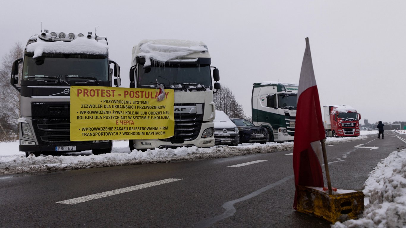 На одном из КПП на польской границе завершили блокаду