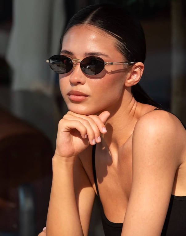 Овальні оправи пасують майже усім