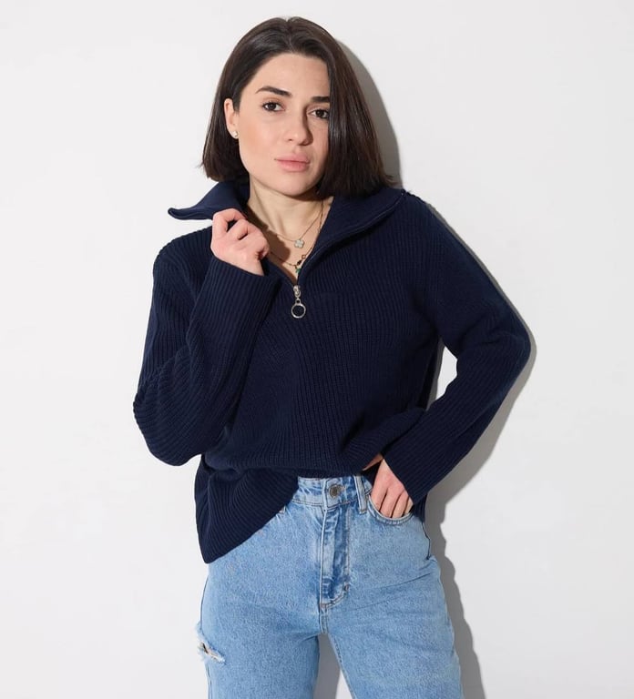 Светр в синьому кольорі ідеальний