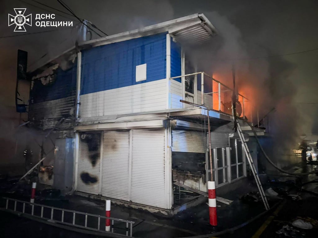 Павільйон з прикрасами