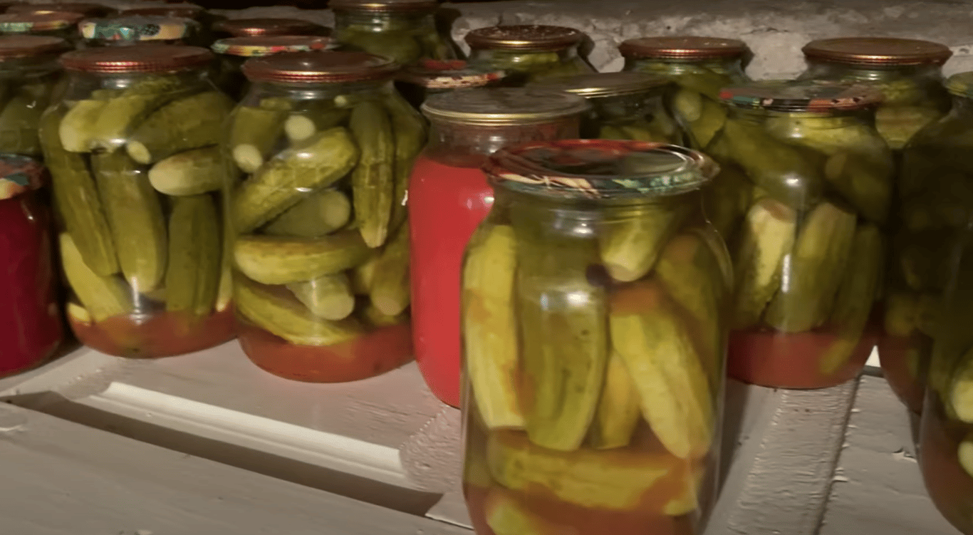 Консервированные огурцы в кетчупе