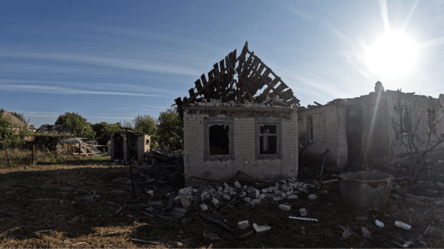 Руина на линии огня — волонтер показал, как выглядит Камышевка под Авдеевкой - 285x160