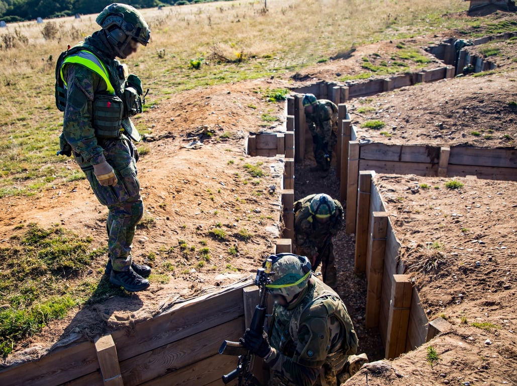 Майбутні військові командири ЗСУ проходять навчання в Британії у кваліфікованих інструкторів — фото - фото 8