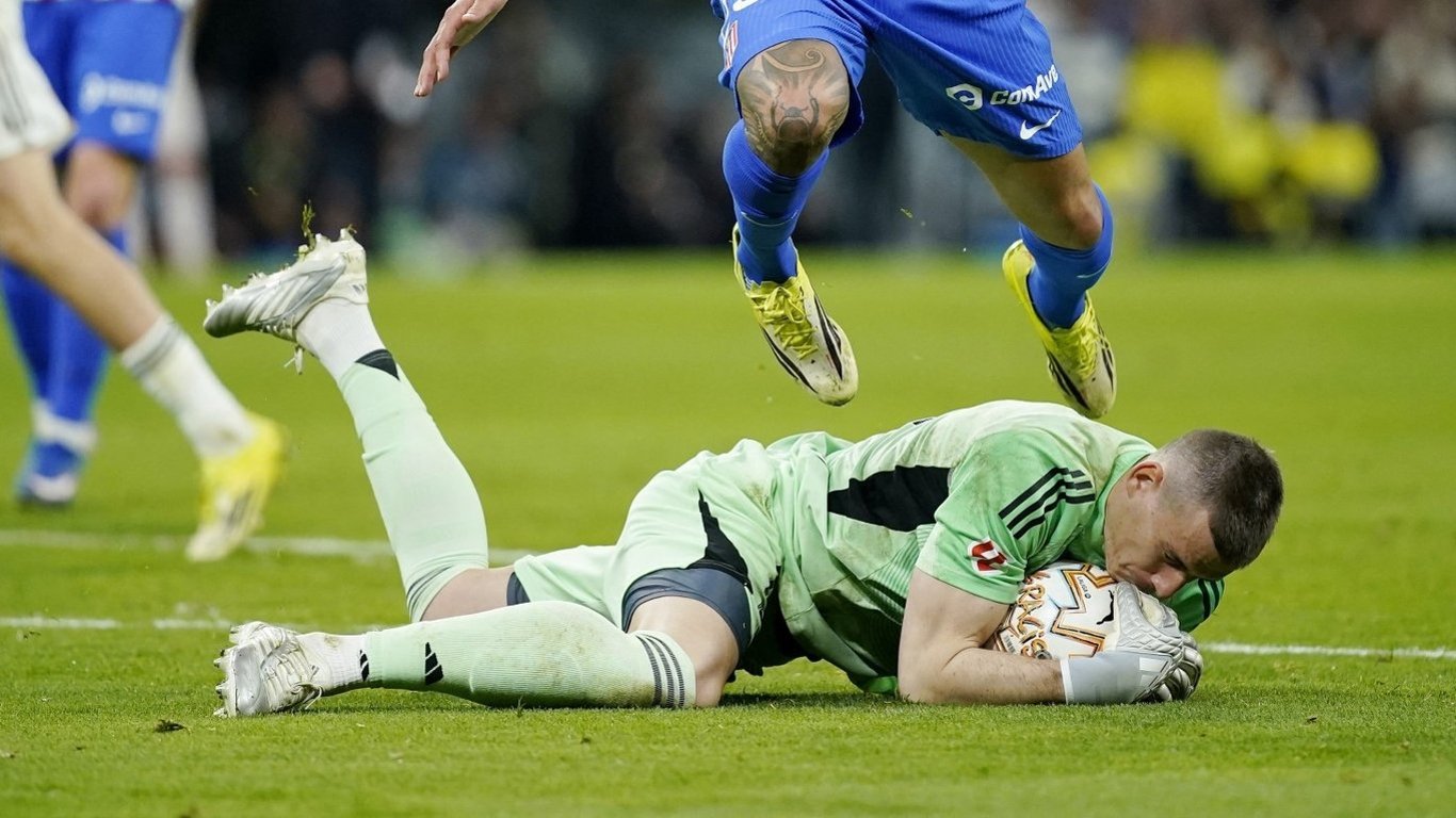 Лунін з капітанською пов'язкою допоміг Реалу обіграти Атлетіко в дербі