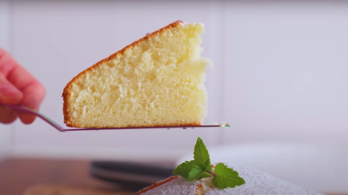 Як приготувати пиріг з молоком — відео рецепт