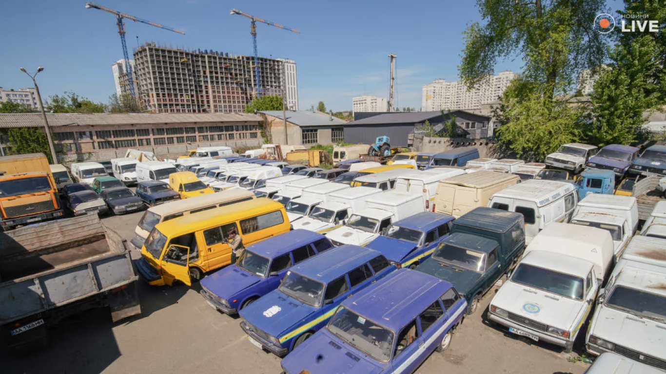 В Укрпошті з лайкою відреагували на критику аукціону ретроавтомобілів компанії