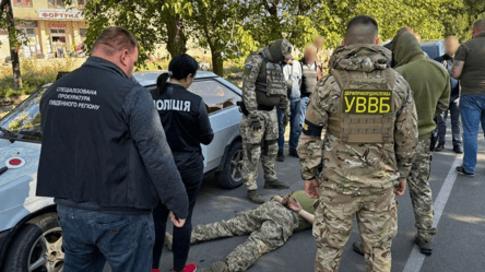 Помогал уклонисту за взятку — в Одесской области задержали пограничника - 290x166