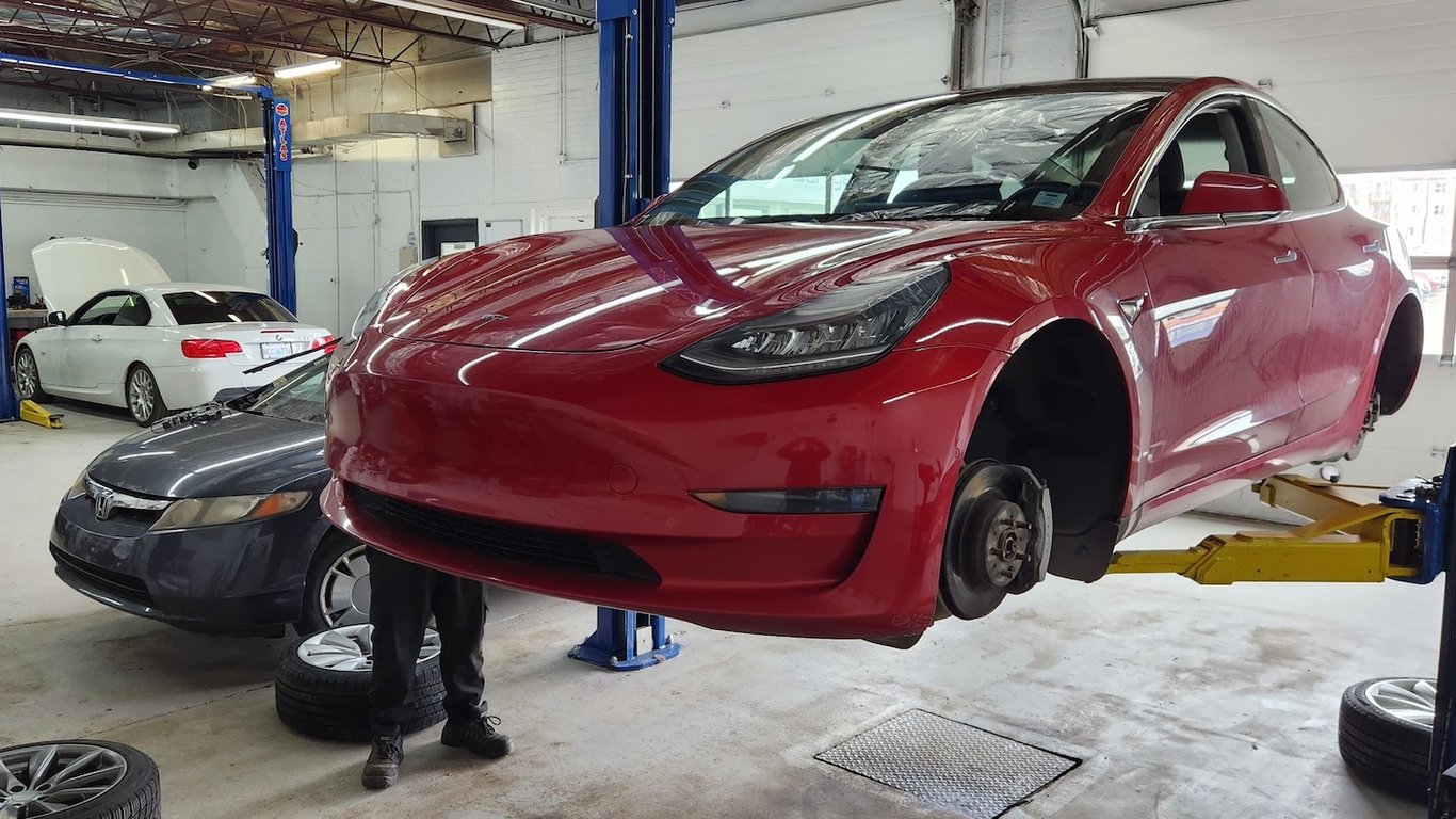 Електромобілі, гібриди та ДВЗ: що ламається частіше