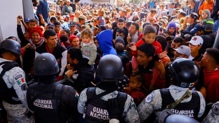 Сотні мігрантів намагаються прорватися до США з Мексики: яка причина - 285x160