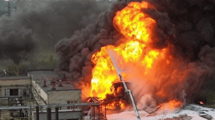 ЗСУ уразили один із найбільших НПЗ у Росії — деталі - 285x160