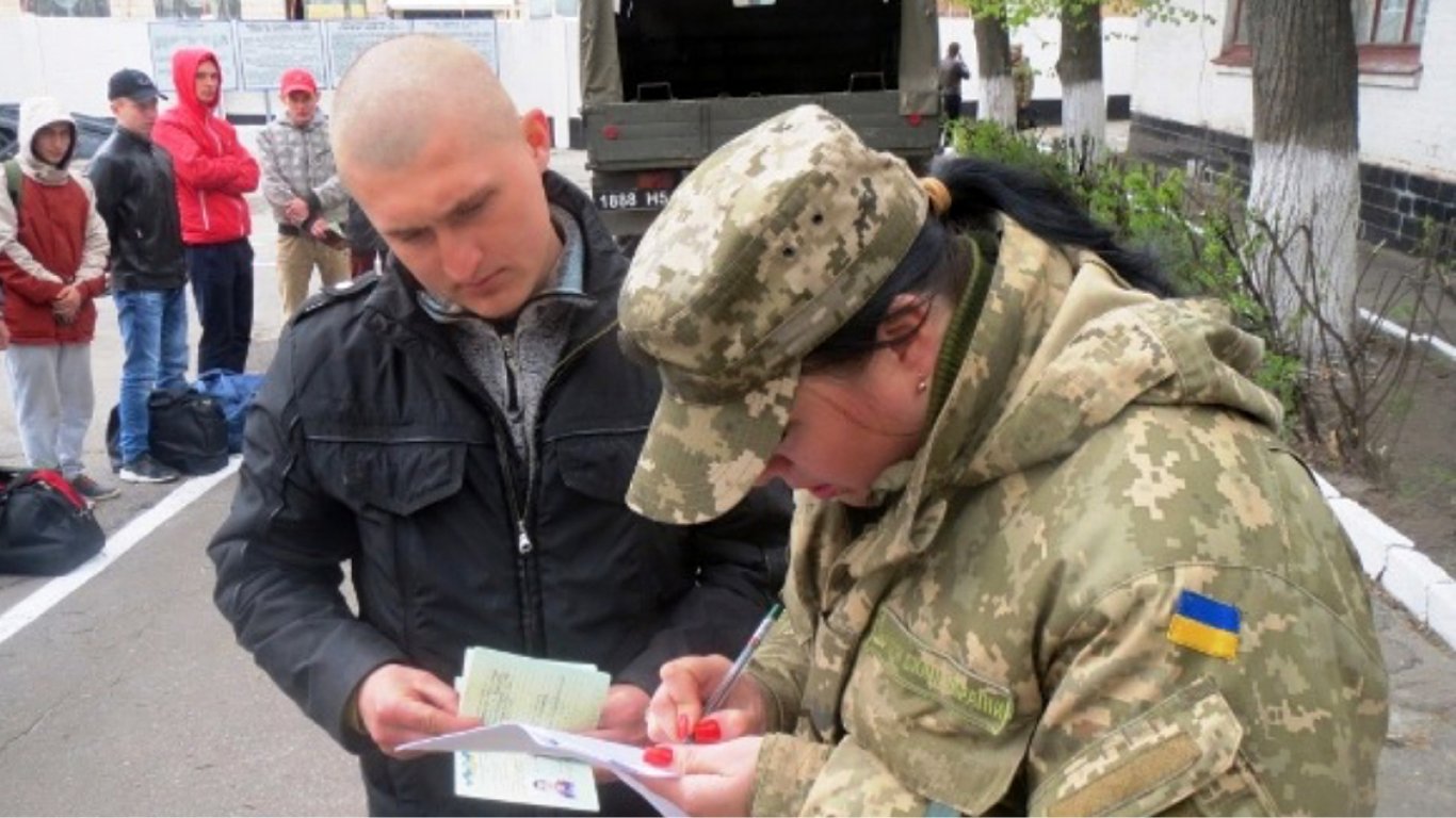 Мобилизация в Украине — какие виды повесток имеют право вручать на улице