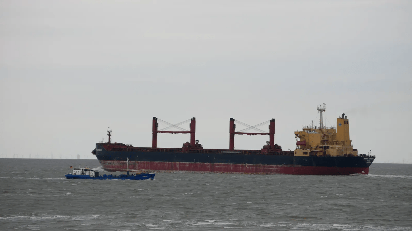В Севастополь на загрузку украинским зерном идет российское судно — подробности