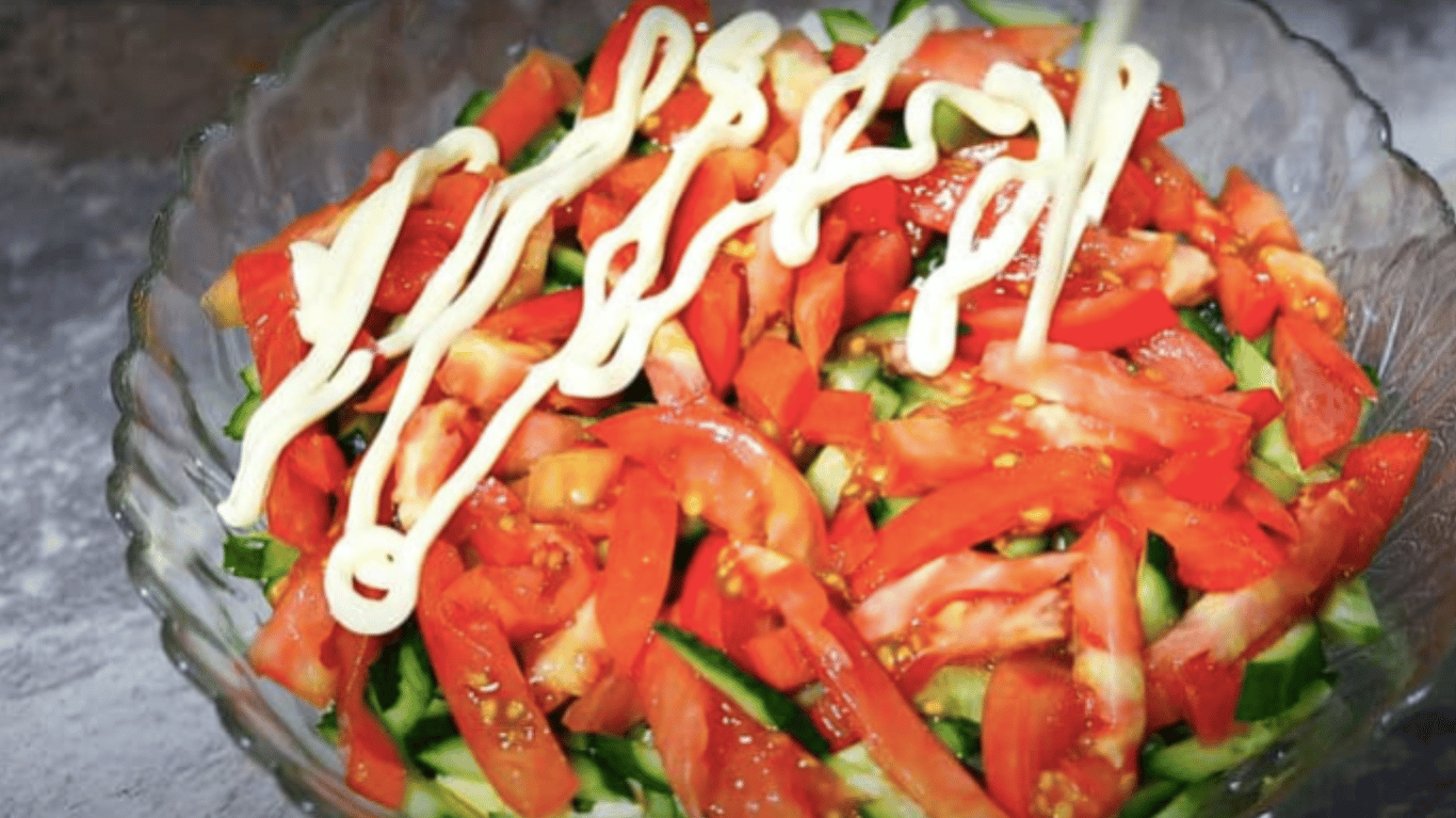 рецепт салата, який перевершив всі салати від Олівʼє до Шуби