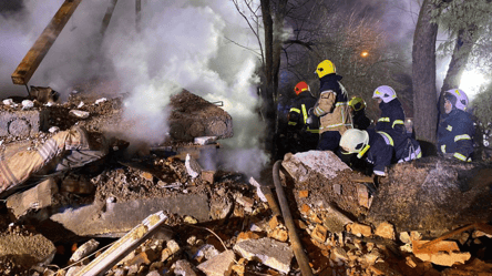 Взрывы во Львовской области — оккупанты разрушили админздание и убили мужчину - 290x160