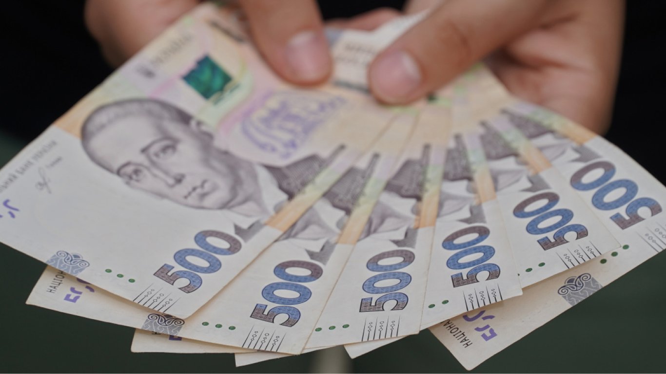 Помощь работникам - страховые выплаты возрастут до 8 тыс. гривен