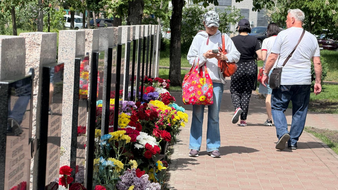 На Оболоні відкрили Алею пам'яті Героїв-оболонців: фоторепортаж