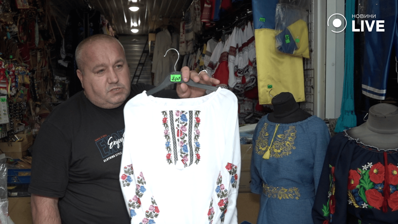 продавець Василь про вишиванки 