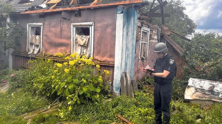 В Черниговской области прогремели взрывы — в полиции показали последствия вражеского обстрела - 285x160