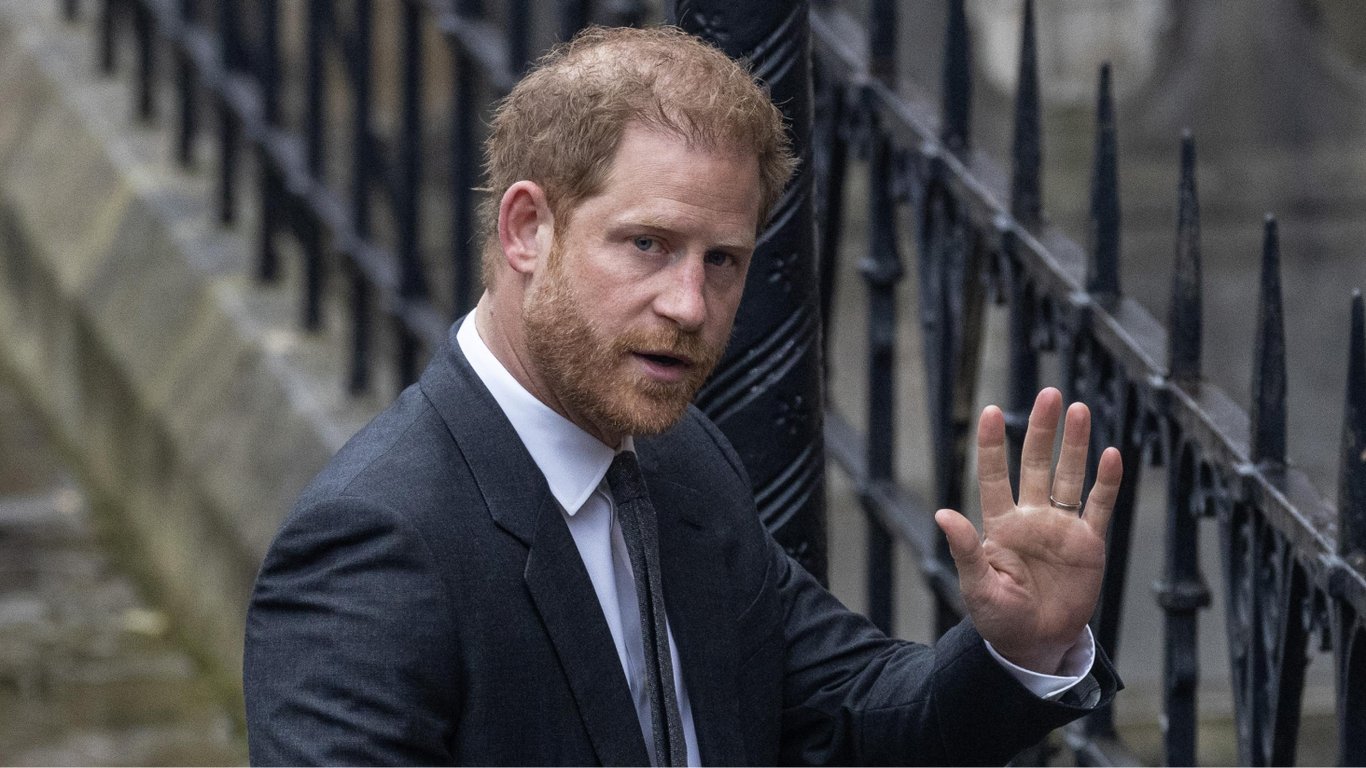 Принц Гарри сделал громкое заявление на суде в Лондоне: причастна королевская семья