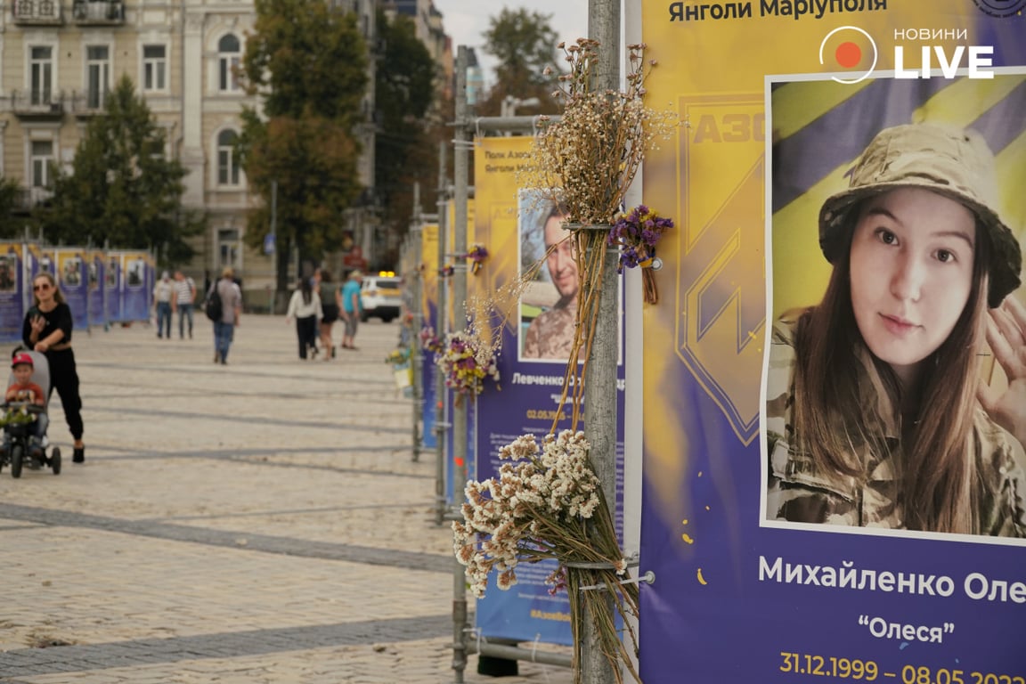 Виставка загиблих захисників України на Софійській площі