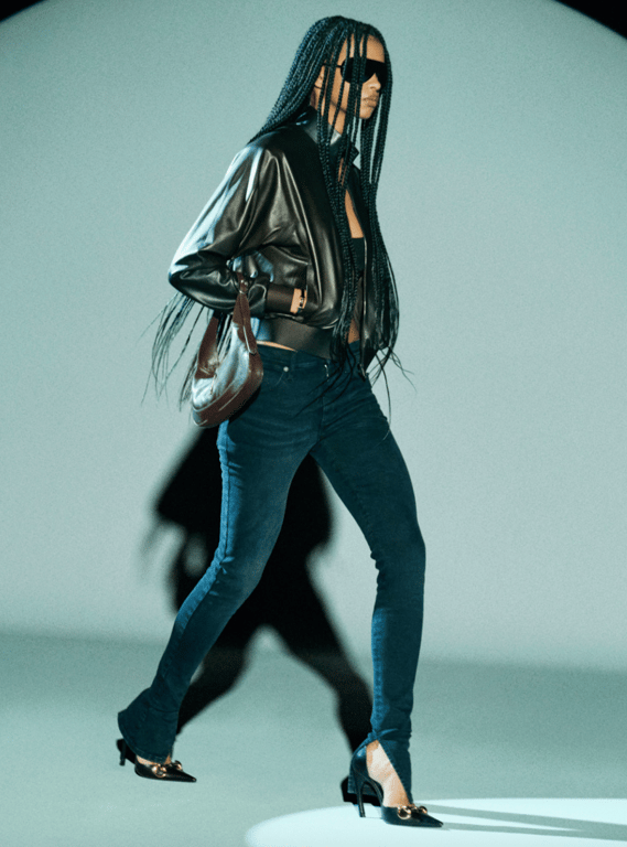 Відомі бренди показали свій варіант трендових джинсів 2026