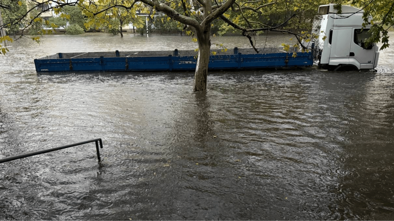 В Одесі вирує негода