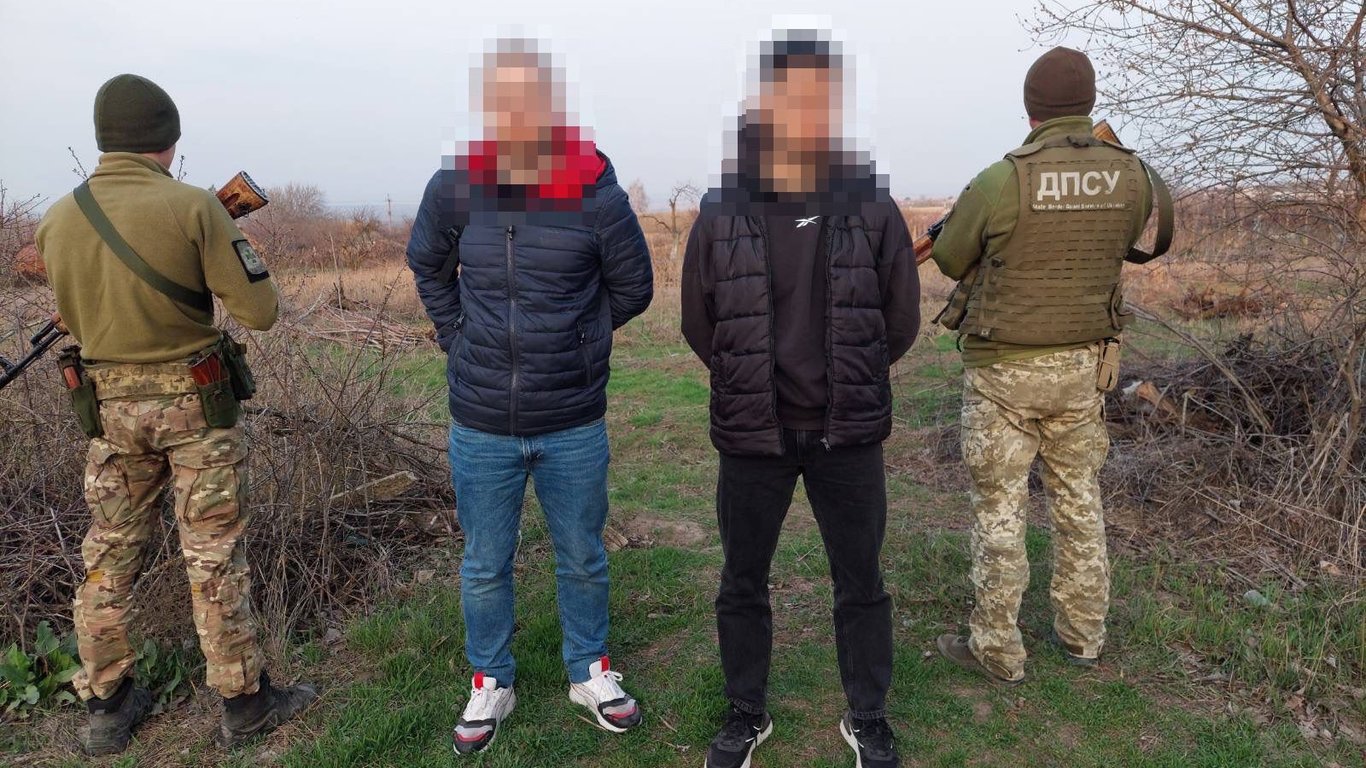 Йшли за "перевіреним" маршрутом: на Одещині прикордонники зловили чотирьох втікачів